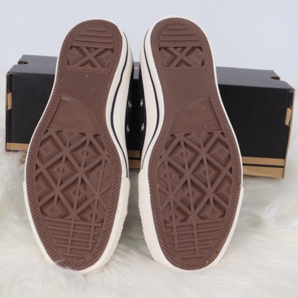 🌺✨$125 Retail✨🌺 Women low top - Picture 4 of 5